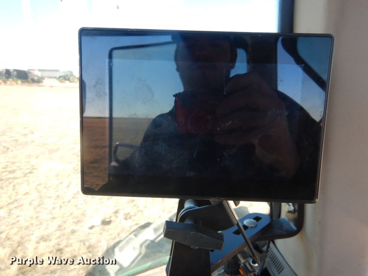 image for item DJ4806 2018 H&S TFM6135 hay merger