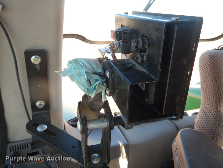 image for item DJ4806 2018 H&S TFM6135 hay merger