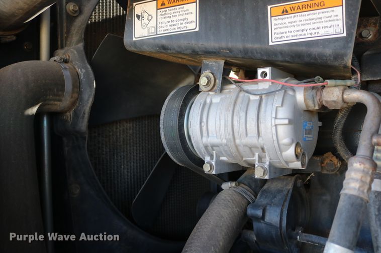 image for item EO9855 2005 Case IH WDX1902  windrower