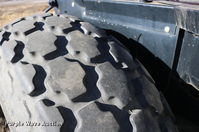 image for item EO9855 2005 Case IH WDX1902  windrower