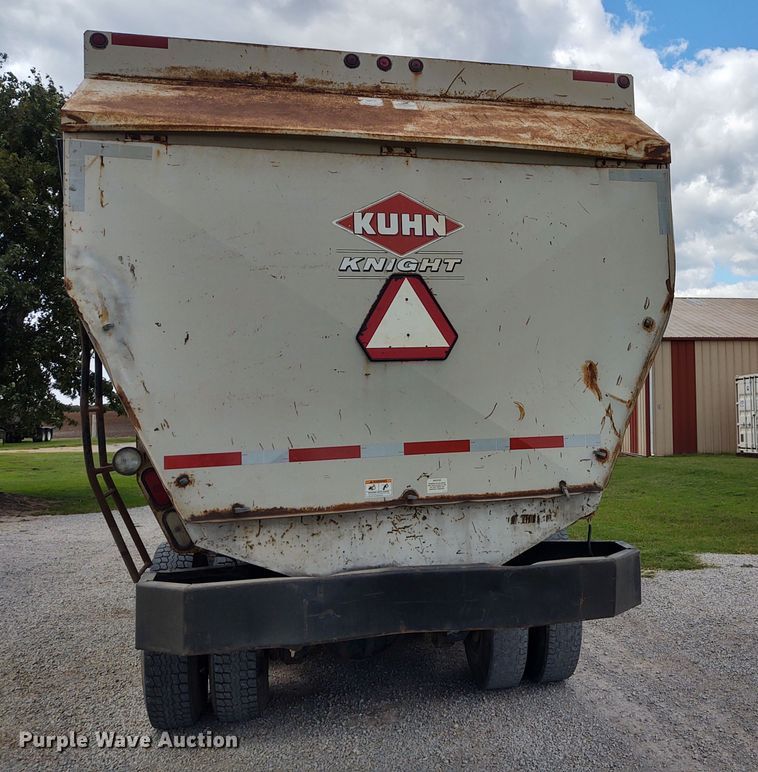 image for item EQ9442 2006 International 7400  feed mixer truck