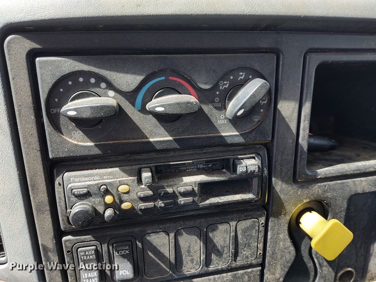 image for item EQ9442 2006 International 7400  feed mixer truck