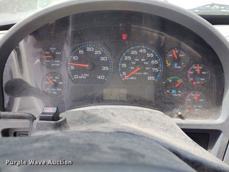 image for item EQ9442 2006 International 7400  feed mixer truck