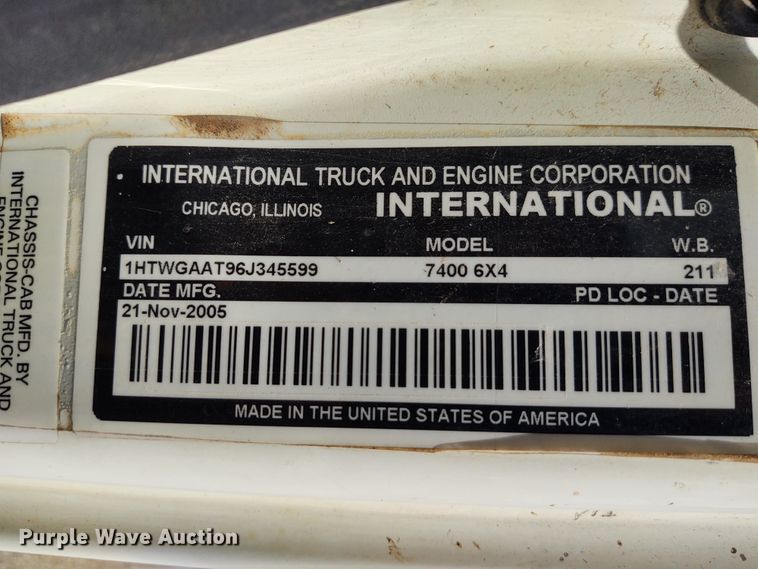 image for item EQ9442 2006 International 7400  feed mixer truck