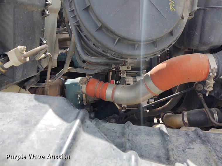 image for item EQ9442 2006 International 7400  feed mixer truck