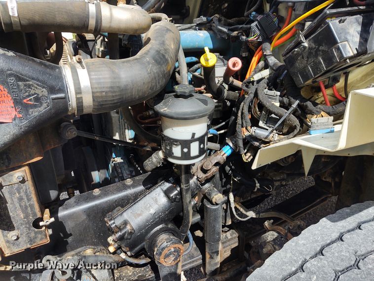 image for item EQ9442 2006 International 7400  feed mixer truck