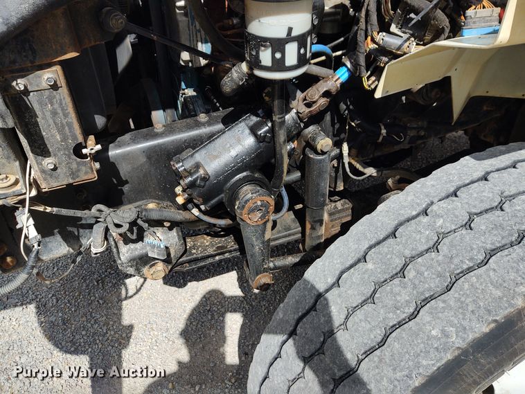 image for item EQ9442 2006 International 7400  feed mixer truck