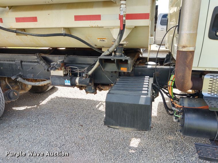 image for item EQ9442 2006 International 7400  feed mixer truck