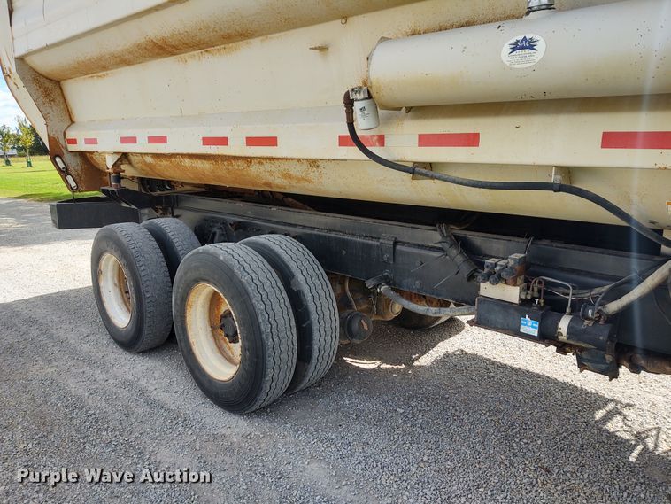 image for item EQ9442 2006 International 7400  feed mixer truck