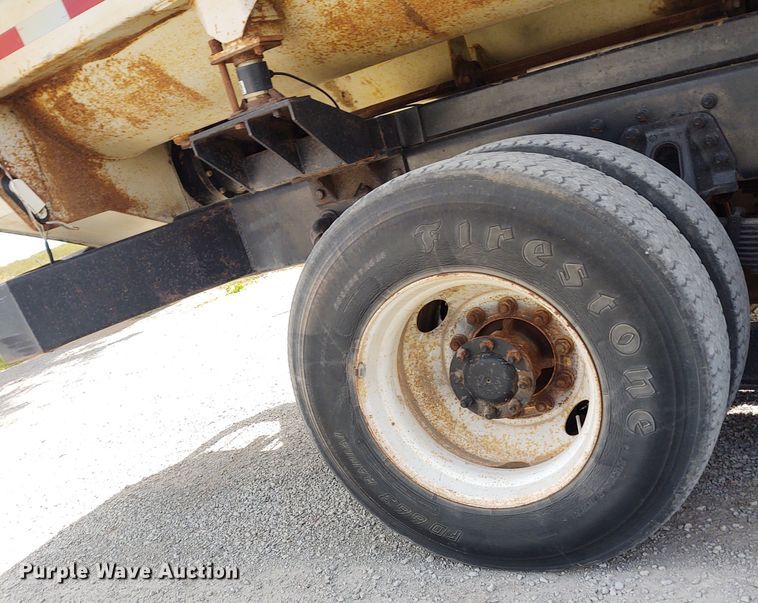 image for item EQ9442 2006 International 7400  feed mixer truck