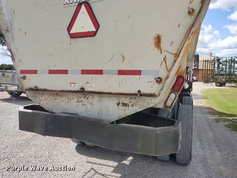 image for item EQ9442 2006 International 7400  feed mixer truck