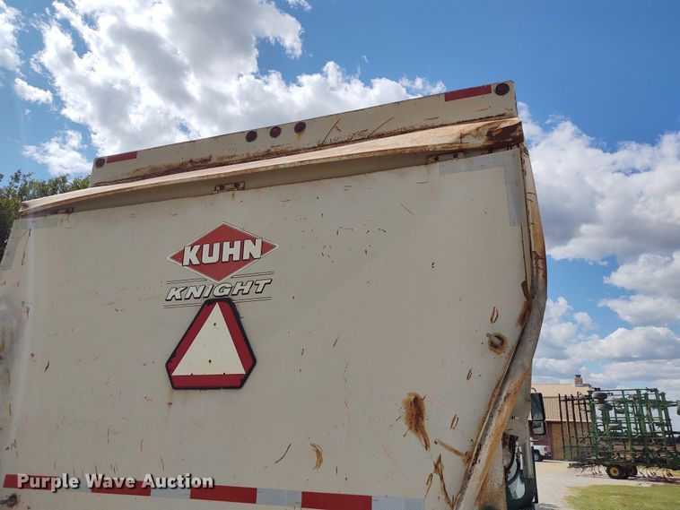 image for item EQ9442 2006 International 7400  feed mixer truck