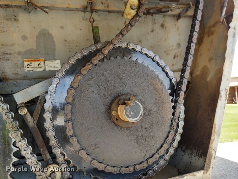 image for item EQ9442 2006 International 7400  feed mixer truck