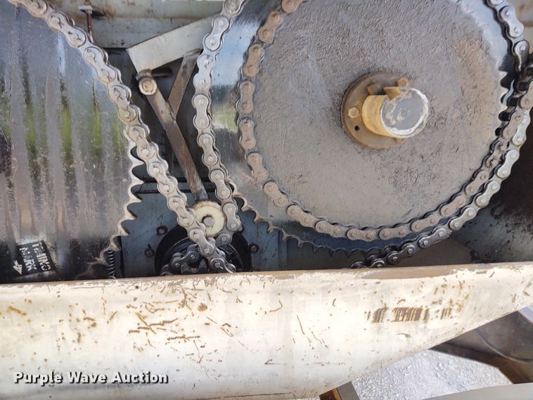 image for item EQ9442 2006 International 7400  feed mixer truck