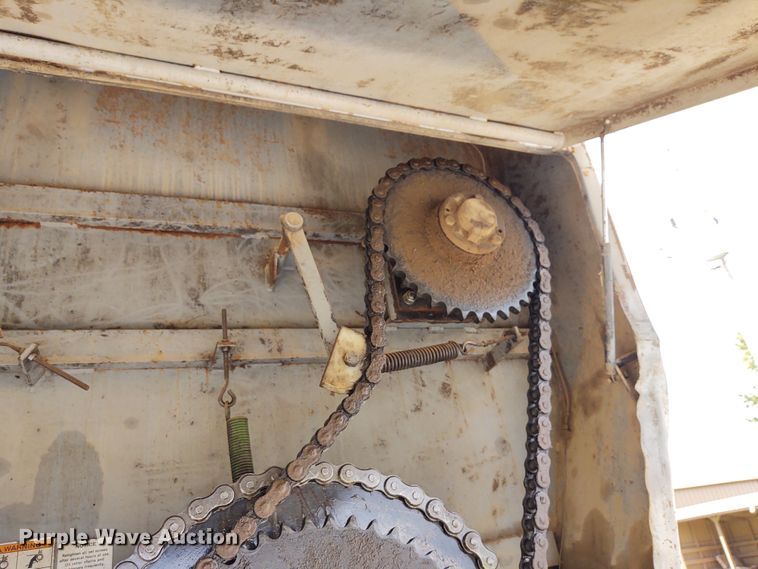 image for item EQ9442 2006 International 7400  feed mixer truck