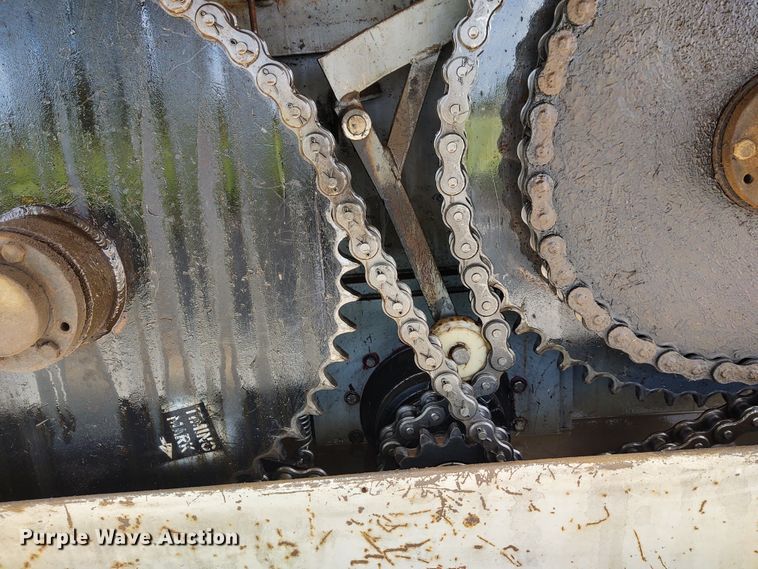 image for item EQ9442 2006 International 7400  feed mixer truck