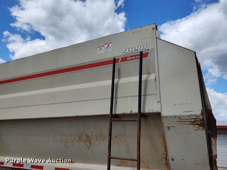 image for item EQ9442 2006 International 7400  feed mixer truck