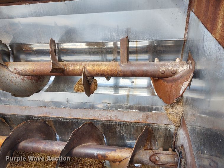 image for item EQ9442 2006 International 7400  feed mixer truck