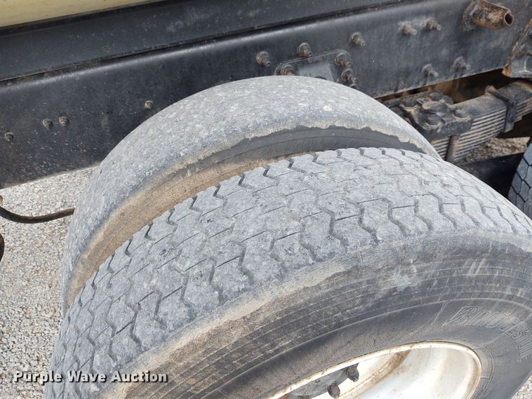 image for item EQ9442 2006 International 7400  feed mixer truck