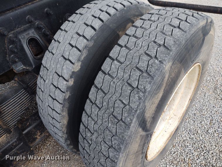 image for item EQ9442 2006 International 7400  feed mixer truck