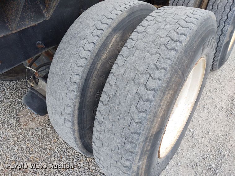 image for item EQ9442 2006 International 7400  feed mixer truck