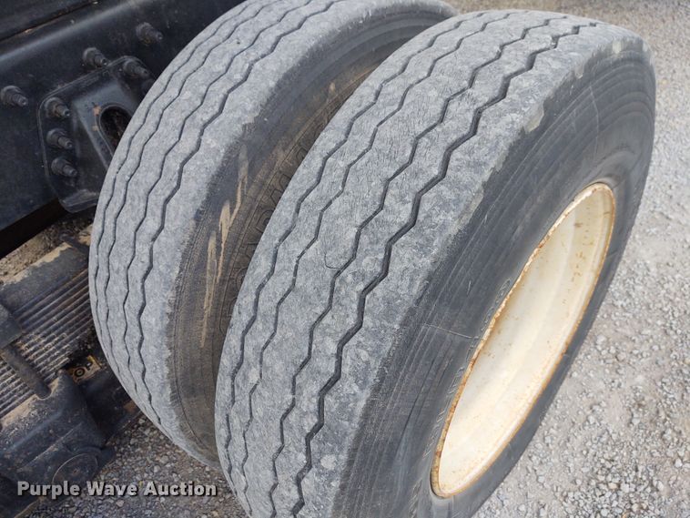 image for item EQ9442 2006 International 7400  feed mixer truck