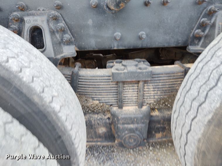 image for item EQ9442 2006 International 7400  feed mixer truck