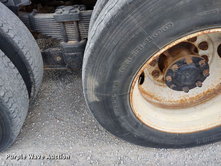 image for item EQ9442 2006 International 7400  feed mixer truck