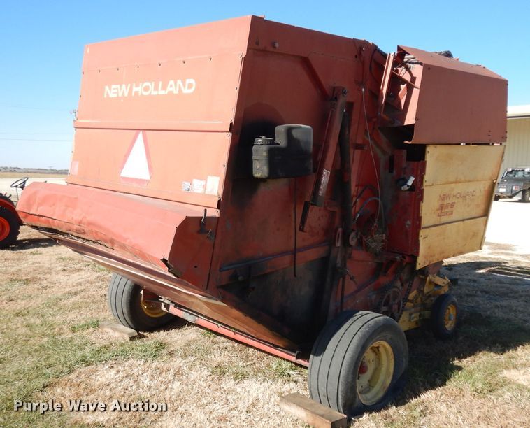 image for item EY9102 1990 New Holland 855  round baler