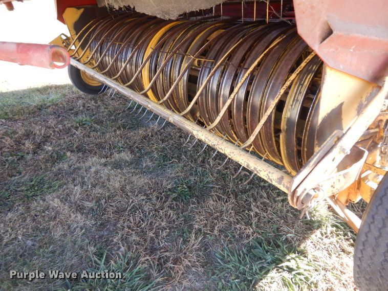 image for item EY9102 1990 New Holland 855  round baler