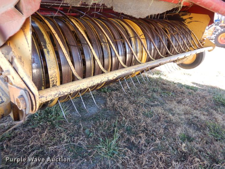 image for item EY9102 1990 New Holland 855  round baler