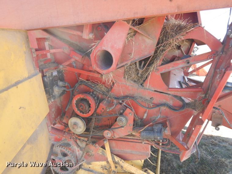 image for item EY9102 1990 New Holland 855  round baler