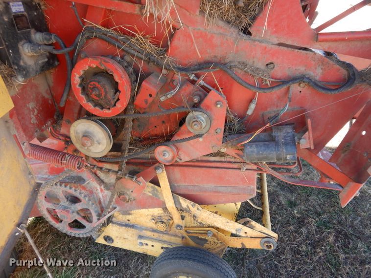 image for item EY9102 1990 New Holland 855  round baler