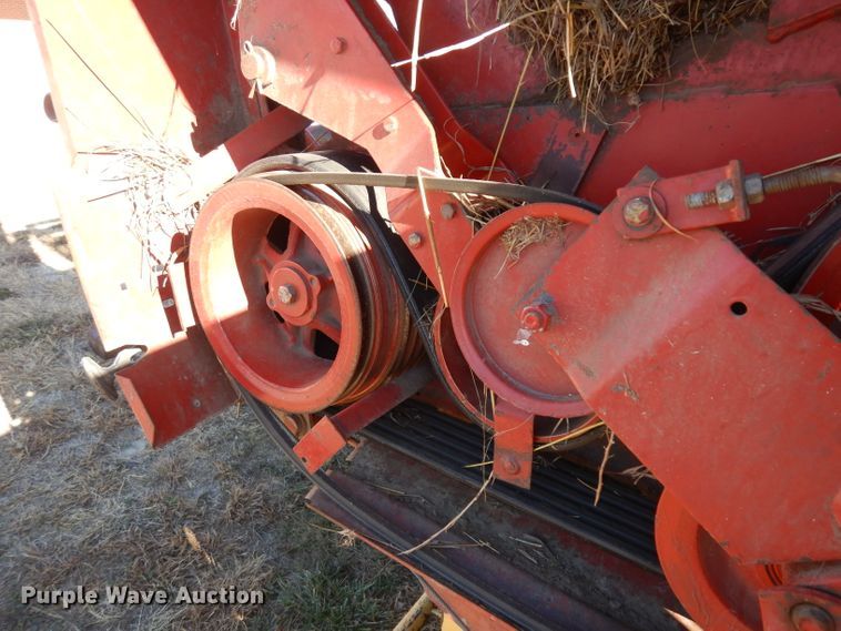 image for item EY9102 1990 New Holland 855  round baler