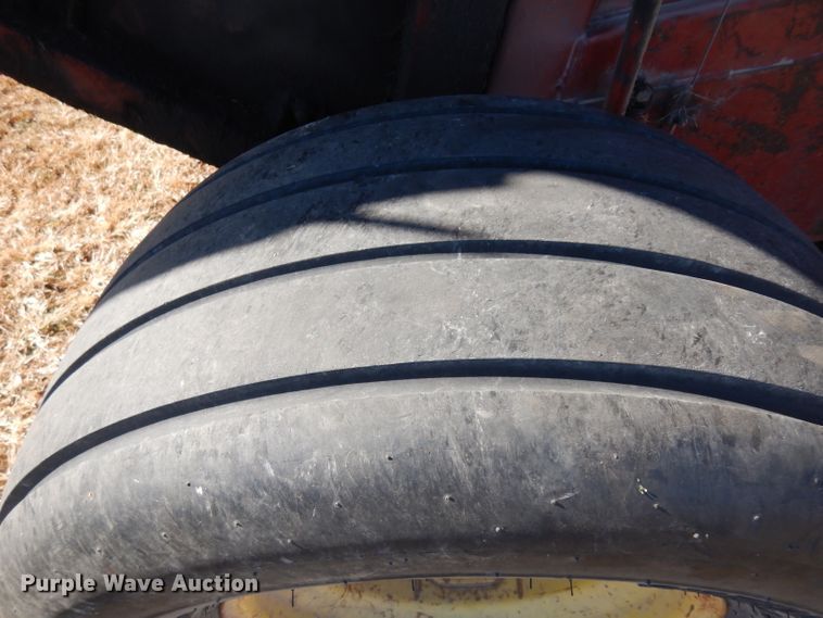 image for item EY9102 1990 New Holland 855  round baler