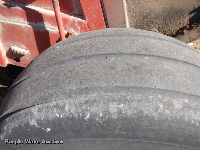 image for item EY9102 1990 New Holland 855  round baler