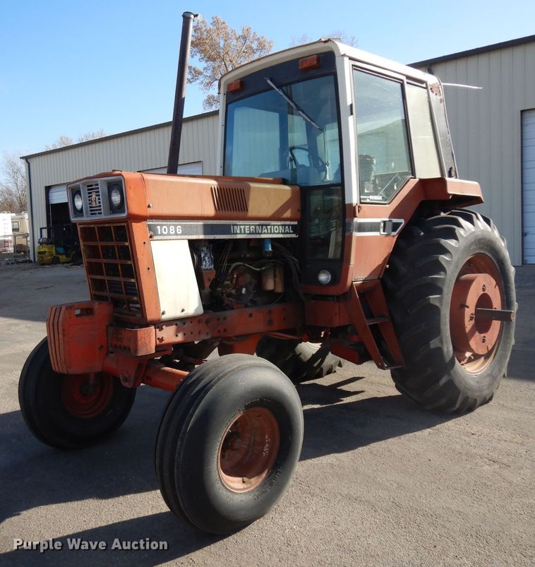 image for item EY9128 1976 International 1086  tractor