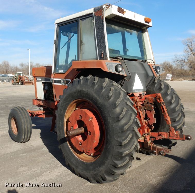image for item EY9128 1976 International 1086  tractor