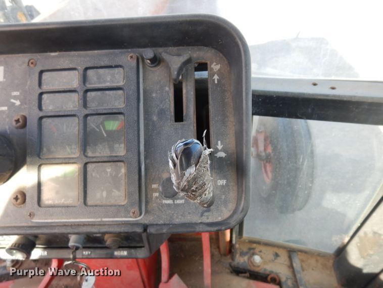 image for item EY9128 1976 International 1086  tractor