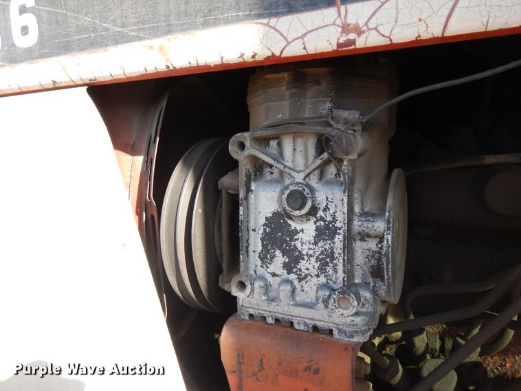 image for item EY9128 1976 International 1086  tractor