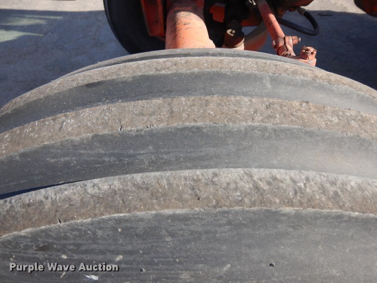 image for item EY9128 1976 International 1086  tractor