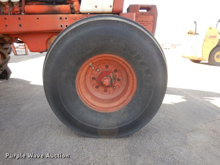 image for item EY9128 1976 International 1086  tractor