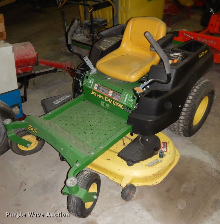 John Deere Z425 ZTR lawn mower in Wamego, KS Item EY9136 sold