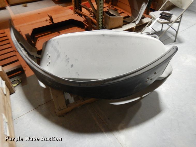 image for item EY9137 New Holland T8 fenders