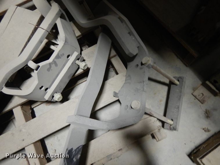 image for item EY9137 New Holland T8 fenders