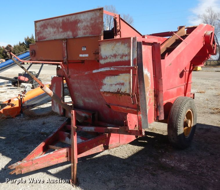 image for item EY9144 Kelly-Ryan 4X10 feed wagon