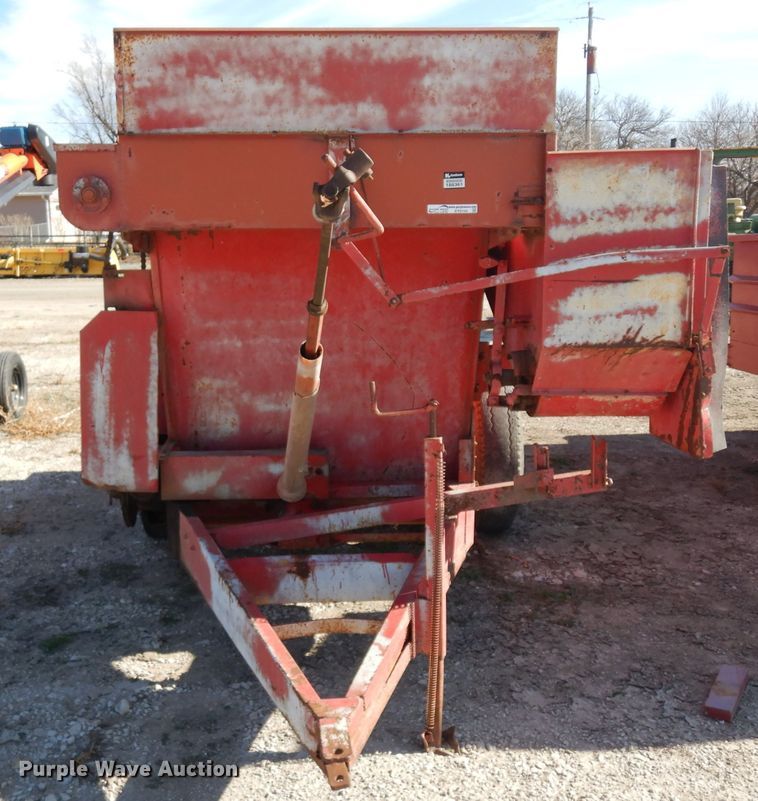 image for item EY9144 Kelly-Ryan 4X10 feed wagon