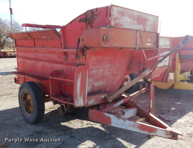 image for item EY9144 Kelly-Ryan 4X10 feed wagon