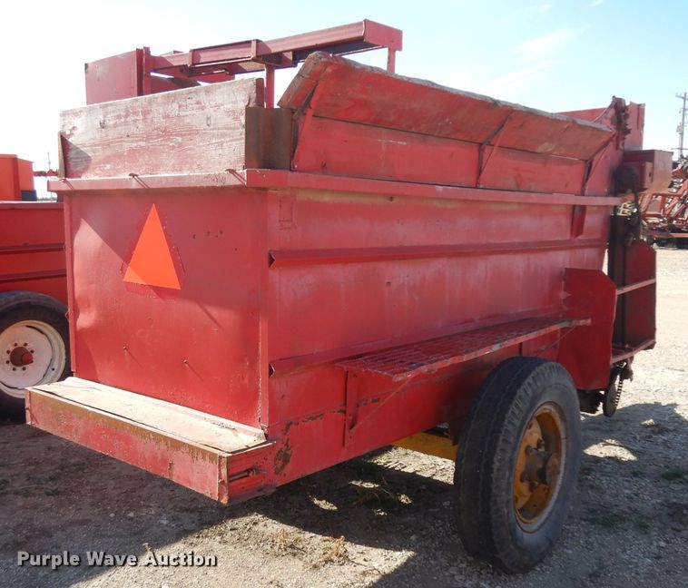 image for item EY9144 Kelly-Ryan 4X10 feed wagon