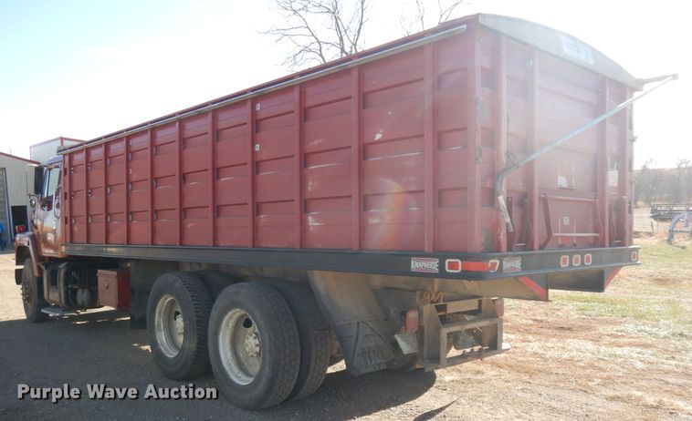 image for item EY9187 1980 International F2275  grain truck
